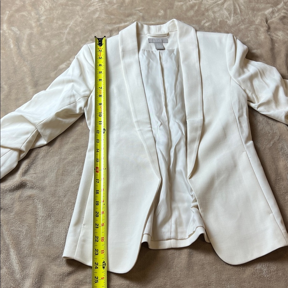 H&M Classic Fitted White Collared Open Blazer with Ruched Sleeves - Size XXS - Picture 10 of 11
